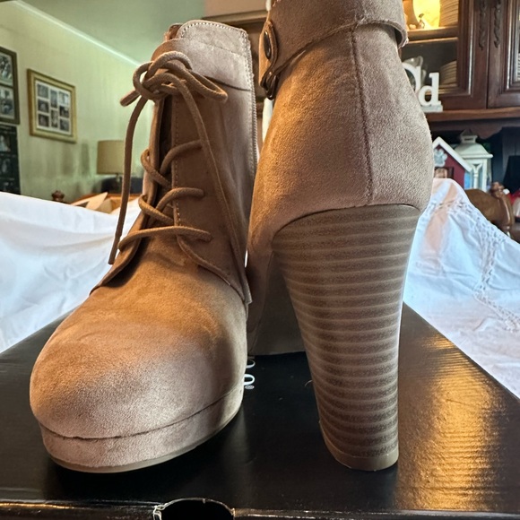 A.N.A. Taupe Lace Up Ankle Boot 4” heel, memory foam, brand new, cute & comfy! - Picture 8 of 10
